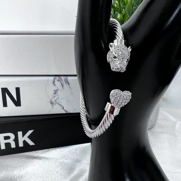 925 Sterling Silver Adjustable Twisted Cuff Panther & Heart Bracelet - Picture 3 of 3